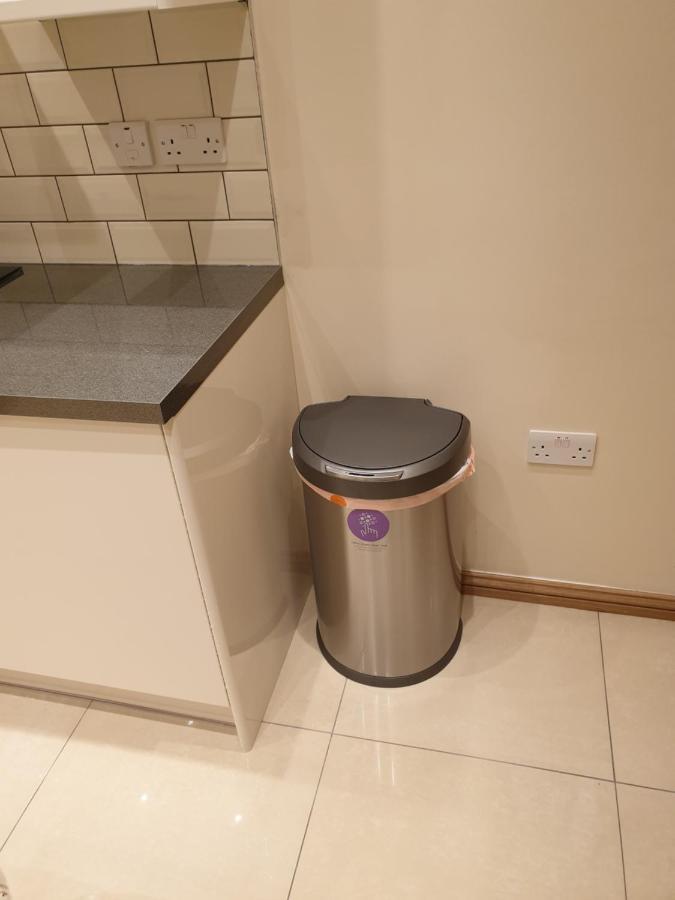 London Luxury Apartments 3 Bedroom Sleeps 8 With 3 Bathrooms 5 Mins Walk To Tube Station Free Parking Илфорд Экстерьер фото
