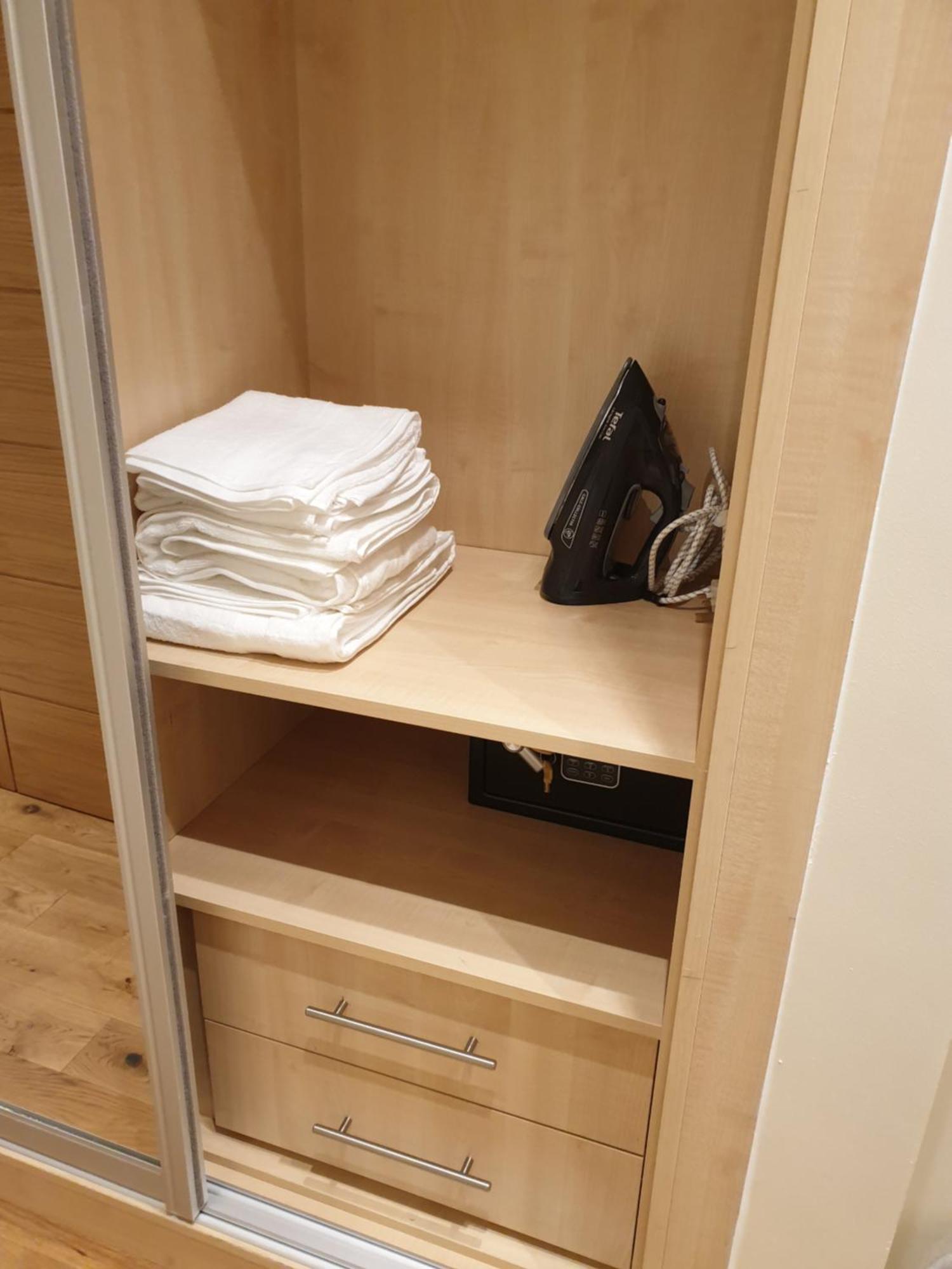 London Luxury Apartments 3 Bedroom Sleeps 8 With 3 Bathrooms 5 Mins Walk To Tube Station Free Parking Илфорд Экстерьер фото