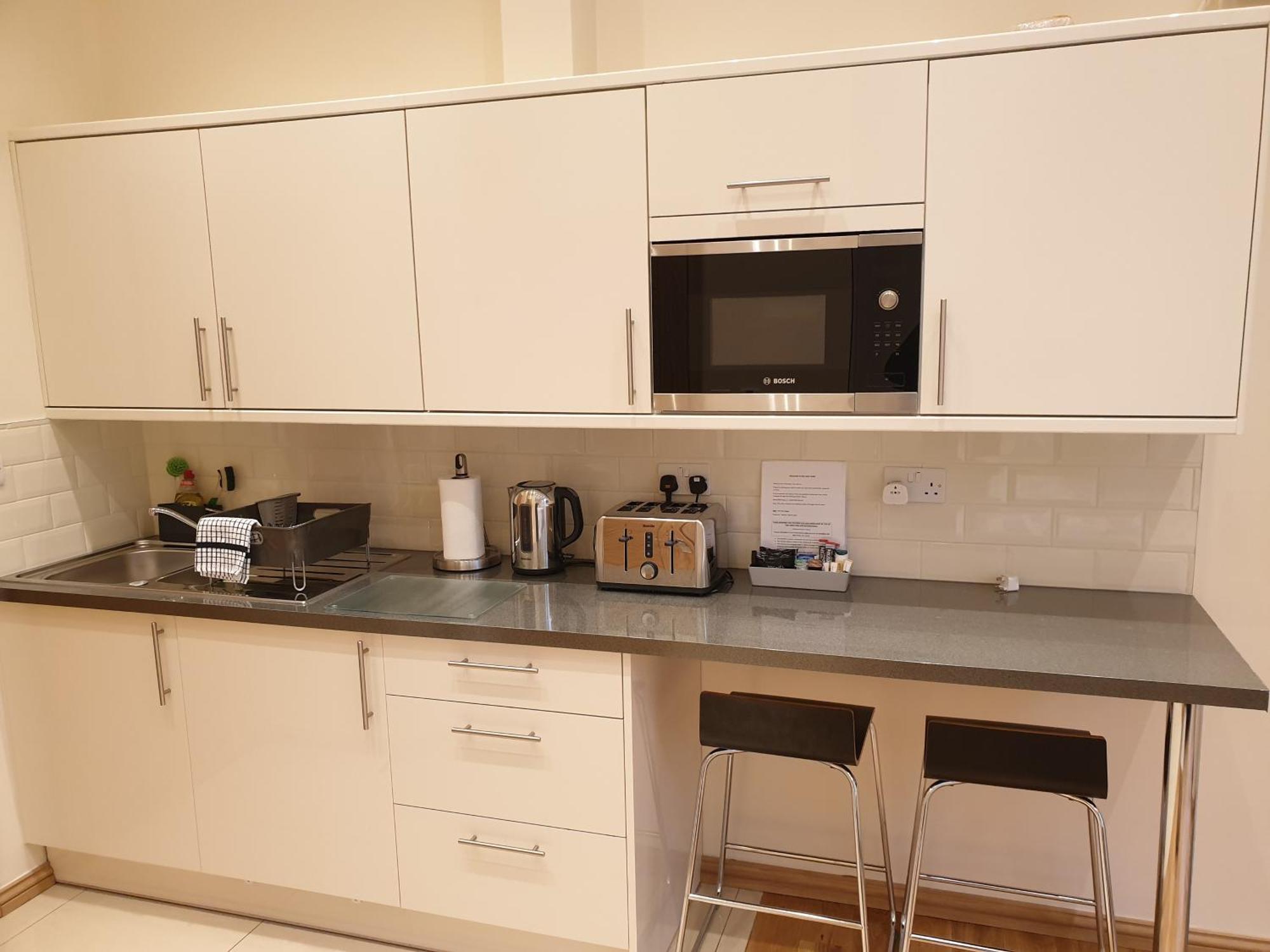 London Luxury Apartments 3 Bedroom Sleeps 8 With 3 Bathrooms 5 Mins Walk To Tube Station Free Parking Илфорд Экстерьер фото