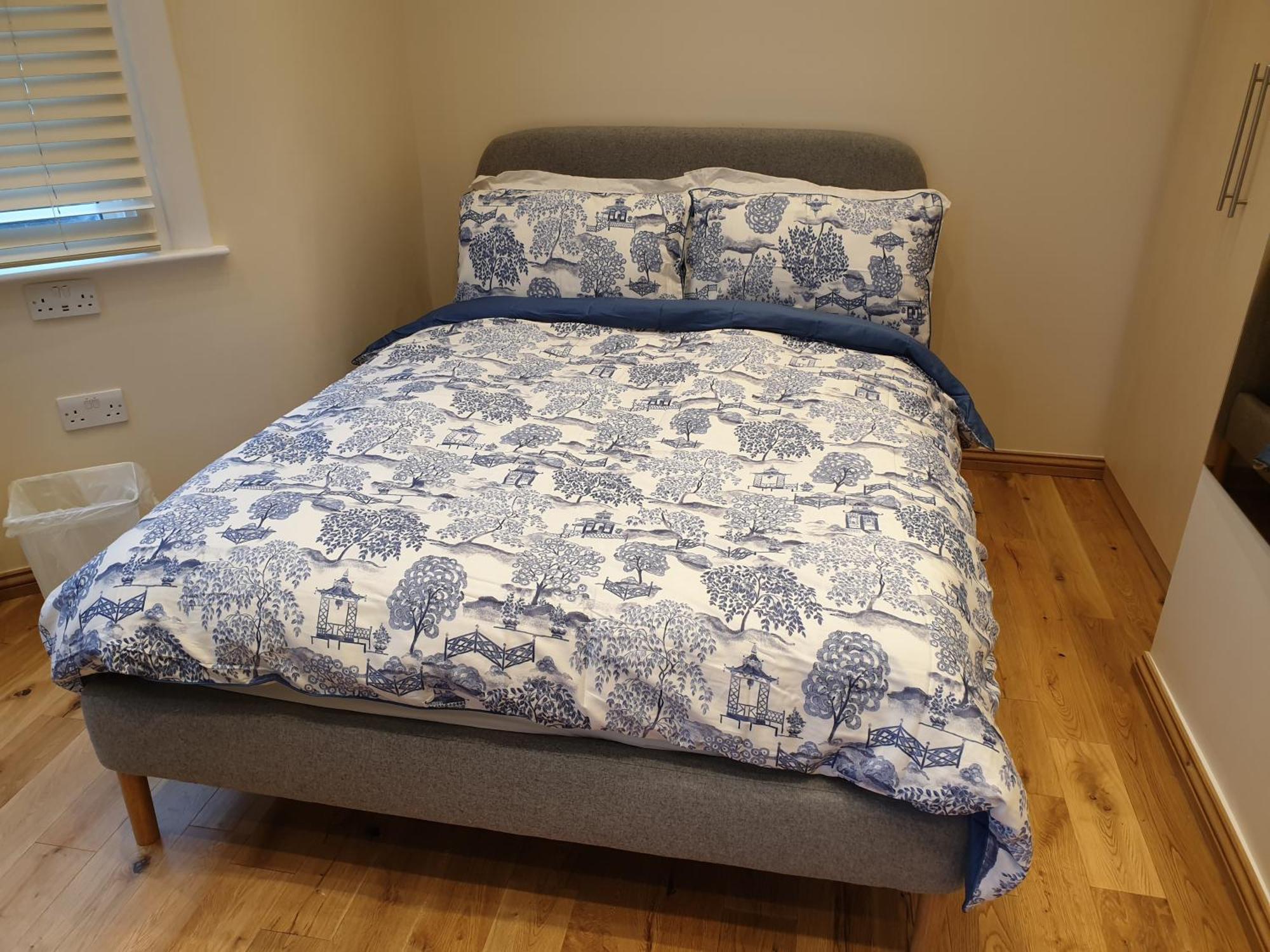 London Luxury Apartments 3 Bedroom Sleeps 8 With 3 Bathrooms 5 Mins Walk To Tube Station Free Parking Илфорд Экстерьер фото